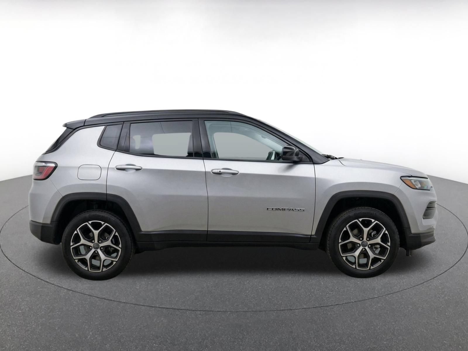 Used 2025 Jeep Compass Limited AWD/4WD image 9