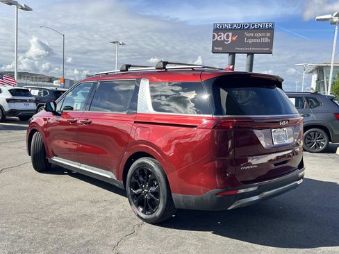 Used 2024 Kia Carnival SX image 3