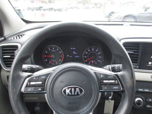 Used 2022 Kia Sportage LX image 14