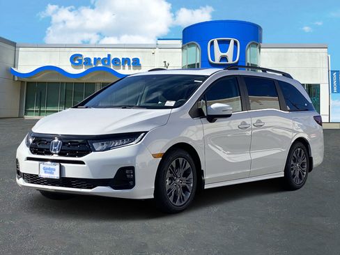 New 2026 Honda Odyssey Touring image 3