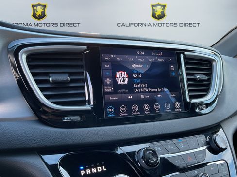 Used 2020 Chrysler Pacifica Touring-L image 14