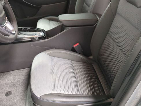 Used 2025 Chevrolet Trax LT w/ Driver Confidence Package image 16