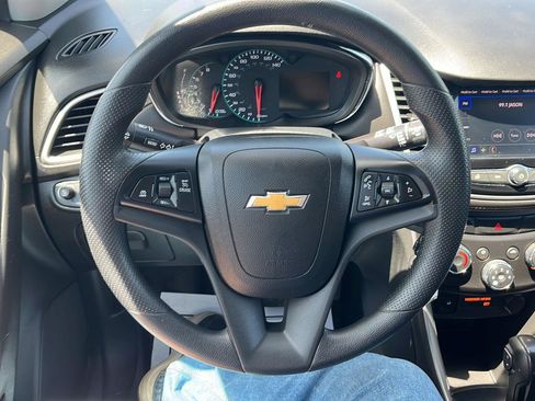 Used 2021 Chevrolet Trax LS w/ Tint and Cruise Package FWD image 10
