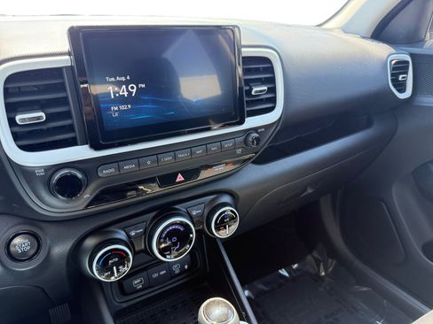 Used 2025 Hyundai Venue Limited FWD image 12