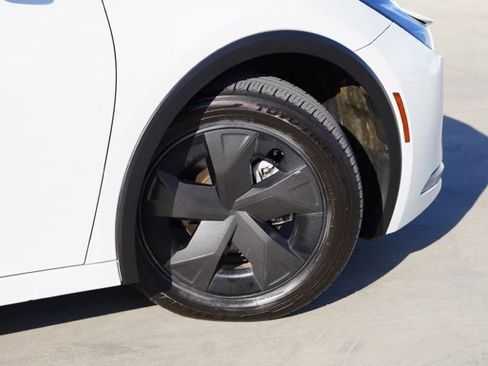 Used 2023 Toyota Prius LE image 8