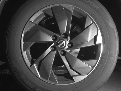 Used 2025 Nissan Rogue SV AWD/4WD image 16