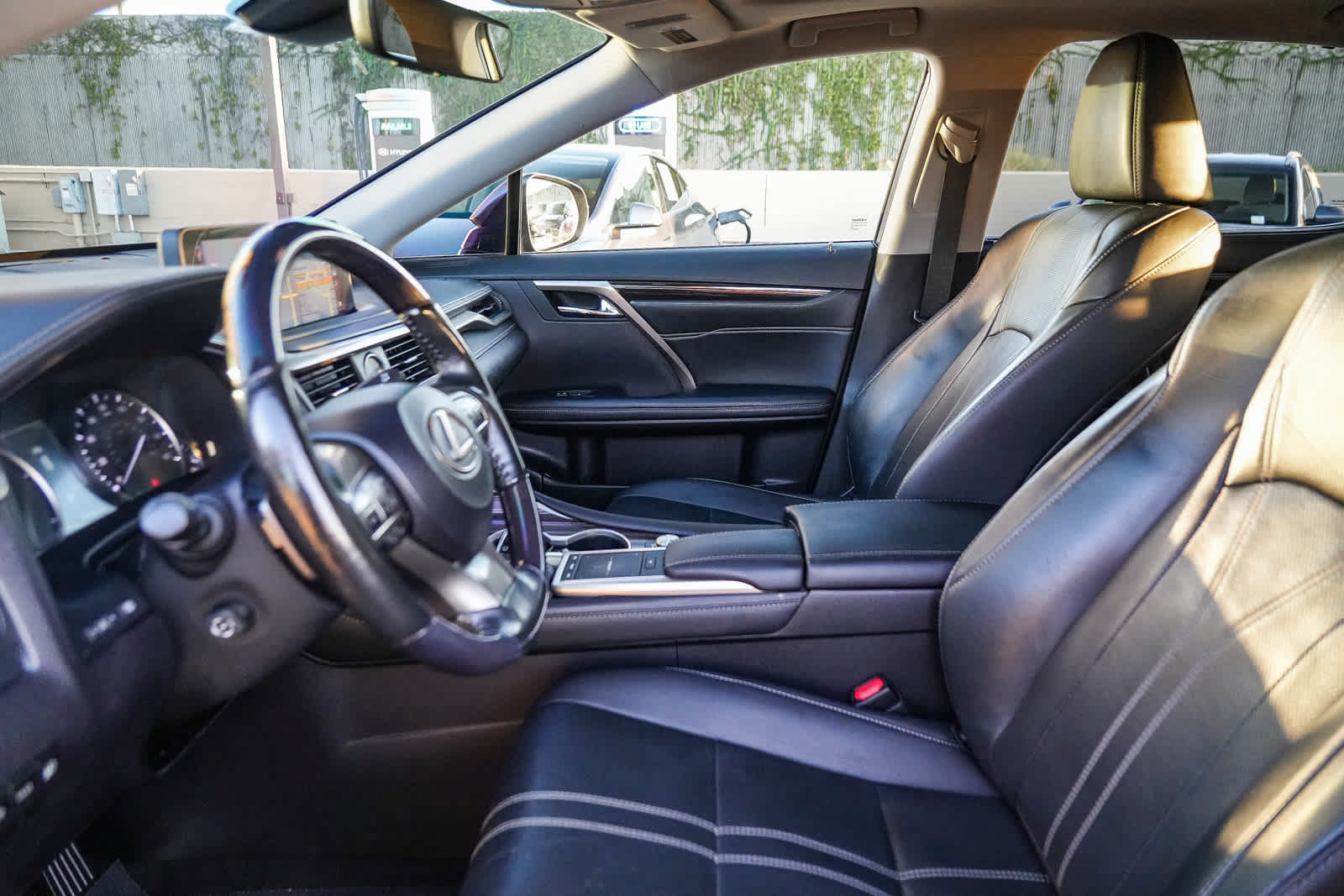 Used 2022 Lexus RX 450h AWD w/ Luxury Package image 18