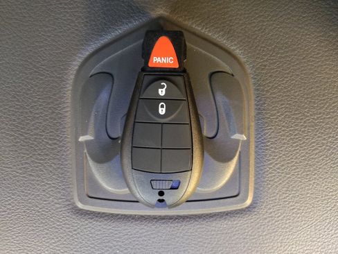 Used 2014 RAM 1500 Big Horn RWD image 32