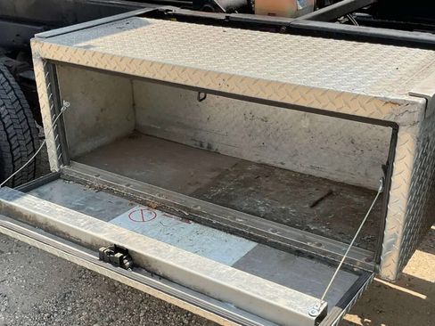 Used 2011 Ford F450 XL w/ Snow Plow Prep Pkg image 10