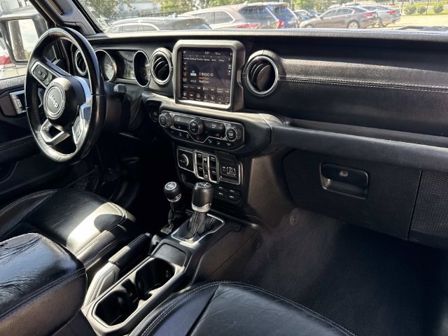 Used 2018 Jeep Wrangler Unlimited Sahara AWD/4WD image 12