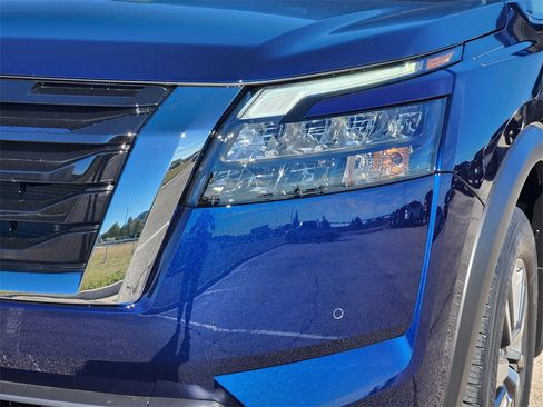 New 2025 Nissan Pathfinder SL image 5