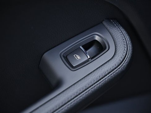 New 2026 Porsche Macan image 22