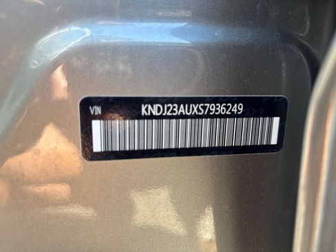 Used 2025 Kia Soul LX w/ LX Technology Package image 27