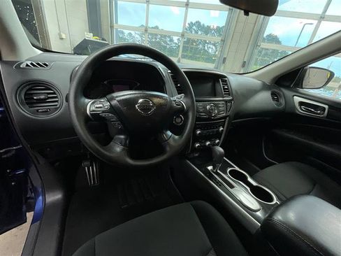 Used 2020 Nissan Pathfinder S FWD image 13