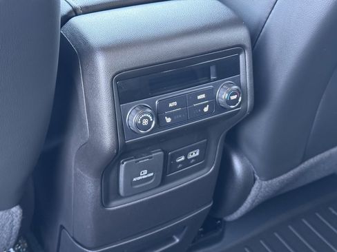 Used 2022 GMC Acadia Denali w/ Denali Technology Package image 36