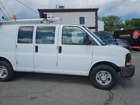 Used 2009 Chevrolet Express 2500 RWD image 2
