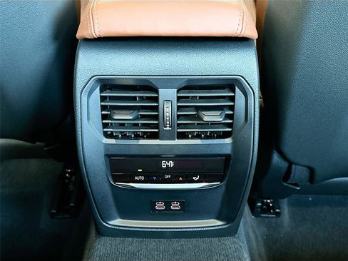 Used 2025 BMW M3 Sedan w/ Executive Package image 27