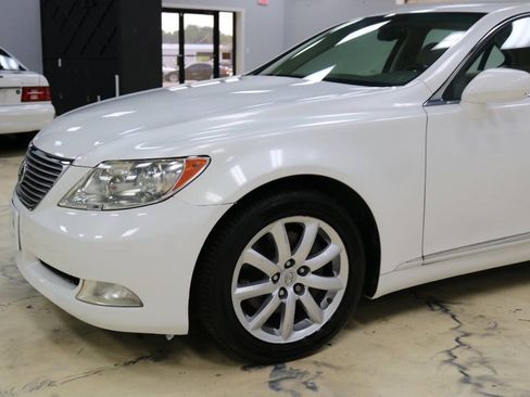 Used 2008 Lexus LS 460 L w/ Preferred Accessory Pkg RWD image 10
