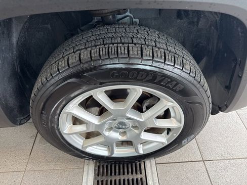 Used 2020 Jeep Renegade Latitude image 24