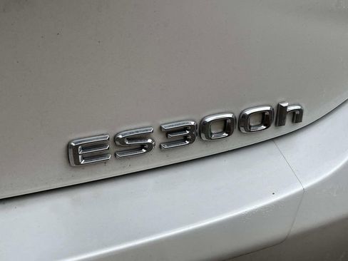 Used 2023 Lexus ES 300h w/ Premium Package image 9