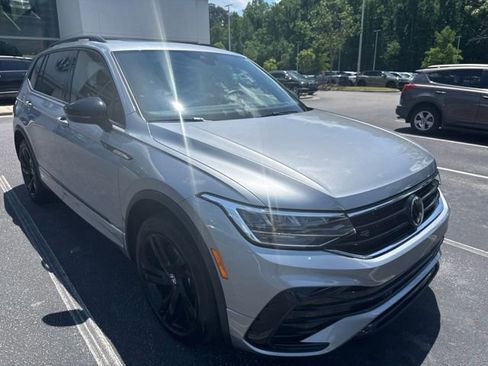 Used 2023 Volkswagen Tiguan SE R-Line FWD image 3
