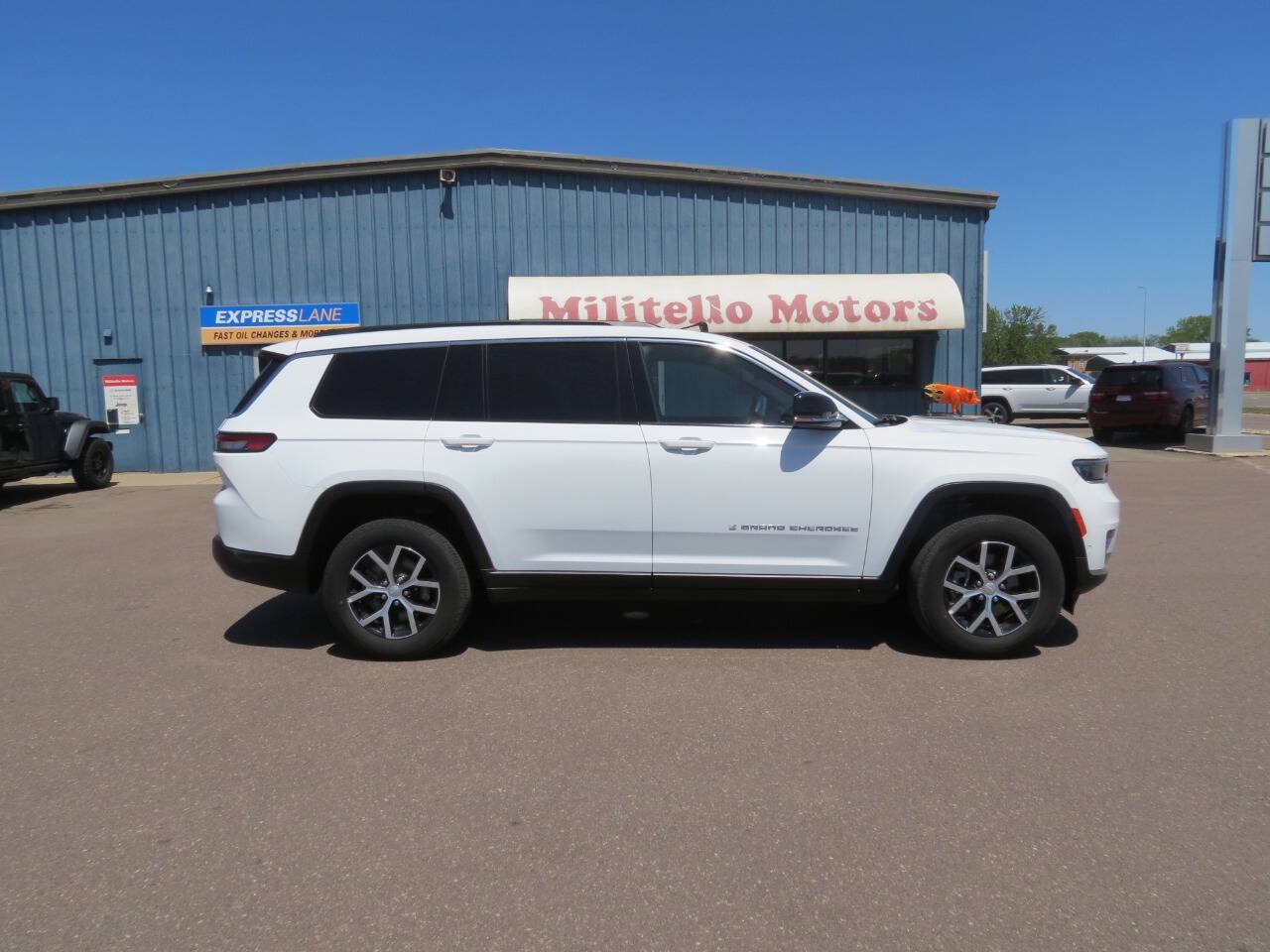 Used 2024 Jeep Grand Cherokee L Limited w/ Luxury Tech Group II AWD/4WD image 1