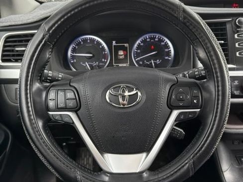 Certified 2018 Toyota Highlander XLE AWD/4WD image 16