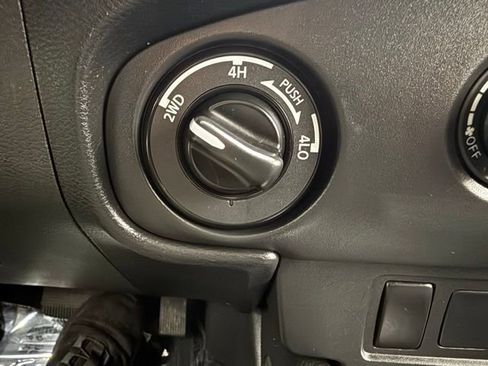 Used 2023 Nissan Frontier SV image 36