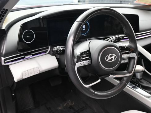 Used 2024 Hyundai Elantra Limited FWD image 15