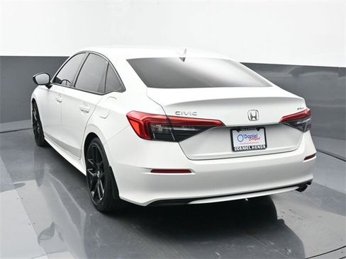 Used 2023 Honda Civic Sport image 3