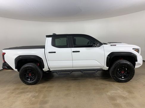 Used 2025 Toyota Tacoma TRD Pro image 5