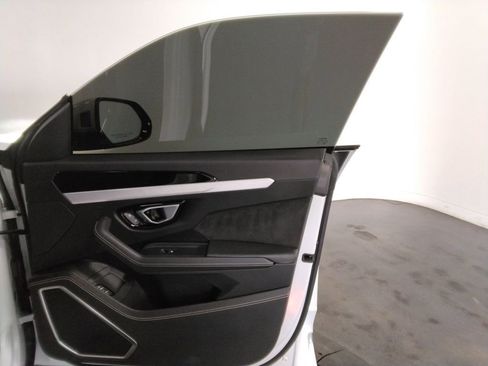 Used 2020 Lamborghini Urus image 45