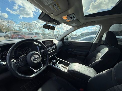 Used 2023 Nissan Pathfinder SV w/ SV Premium Package image 8