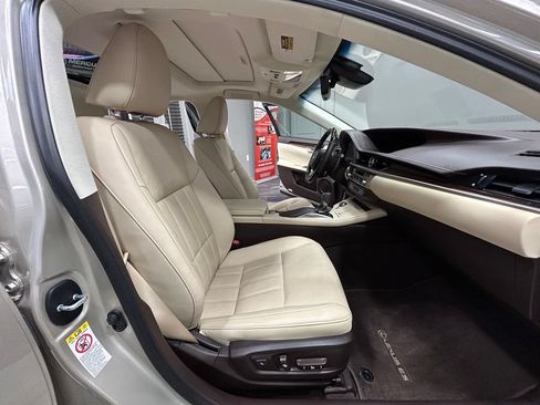 Used 2016 Lexus ES 350 w/ Luxury Package w/Wood Trim FWD image 45