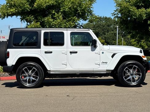 Used 2024 Jeep Wrangler Unlimited AWD/4WD image 3