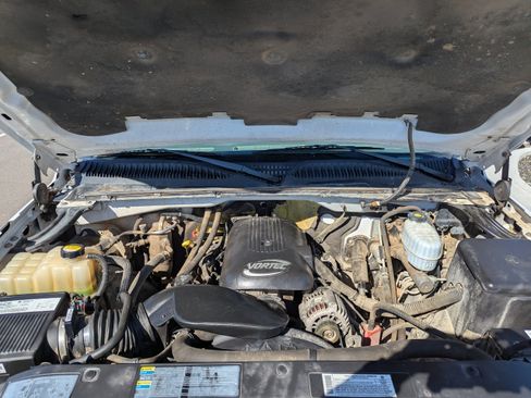 Used 2004 Chevrolet Silverado 2500 W/T AWD/4WD image 37