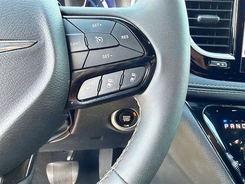 Used 2024 Chrysler Pacifica Limited image 38