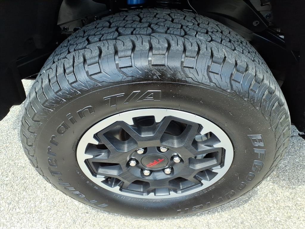 Used 2025 Toyota Tacoma TRD Off-Road AWD/4WD image 9