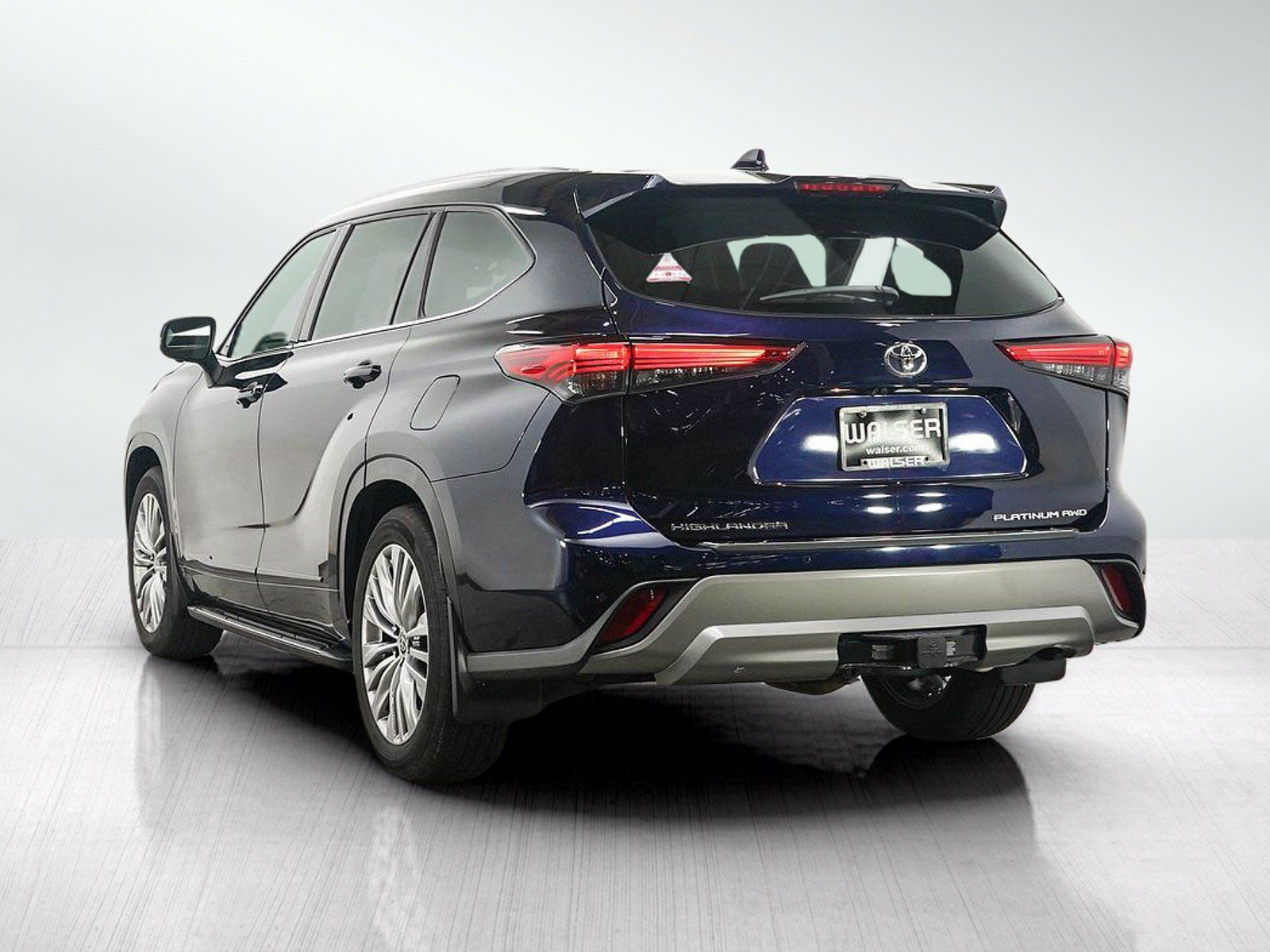 Used 2023 Toyota Highlander Platinum AWD/4WD image 4