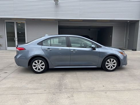 Used 2025 Toyota Corolla LE image 4