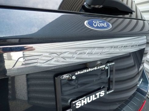 Certified 2023 Ford Explorer XLT w/ Equipment Group 202A AWD/4WD image 5