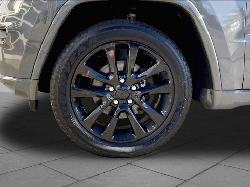 Used 2019 Jeep Grand Cherokee Altitude AWD/4WD image 11
