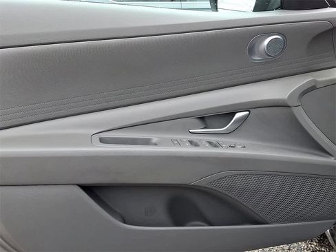 Used 2023 Hyundai Elantra SEL w/ Preferred Accessory Package image 12