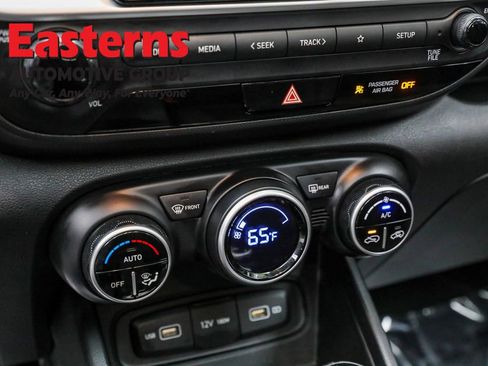 Used 2022 Hyundai Venue SEL image 20