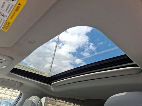 Used 2022 Toyota Highlander XLE image 13