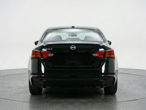 Used 2025 Nissan Altima 2.5 SV FWD image 7