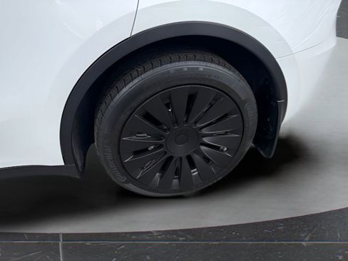 Used 2023 Tesla Model Y Long Range AWD/4WD image 12