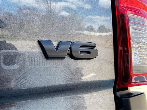 Used 2019 Toyota Tacoma SR5 AWD/4WD image 10