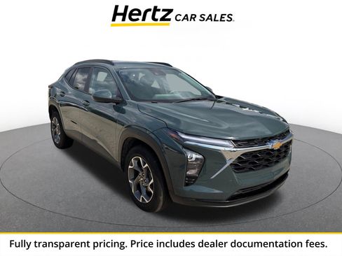 Used 2025 Chevrolet Trax LT FWD image 1