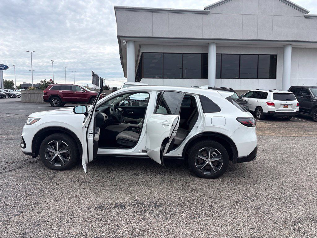 Used 2024 Honda HR-V EX-L image 4